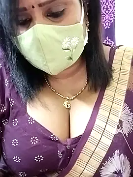 Snapshot of Queenflowerr chatting on October 2025 07:22:02 PM Queenflowerr online show from October 2025 07:22:02 PM