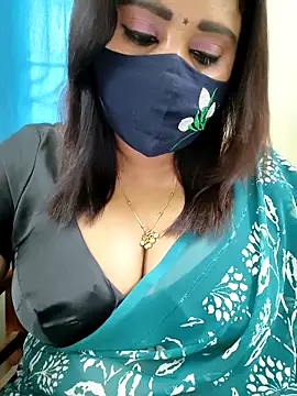 Snapshot of Queenflowerr chatting on April 2026 07:26:01 AM Queenflowerr online show from April 2026 07:26:01 AM