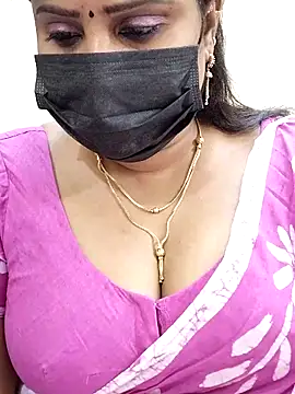 Snapshot of Queenflowerr chatting on February 2025 08:47:01 PM Queenflowerr online show from February 2025 08:47:01 PM