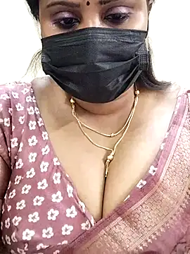 Snapshot of Queenflowerr chatting on February 2025 07:42:02 PM Queenflowerr online show from February 2025 07:42:02 PM