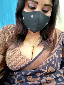 Snapshot of Queenflowerr chatting on May 2026 05:04:02 PM Queenflowerr online show from May 2026 05:04:02 PM