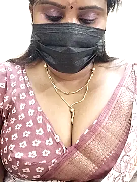 Snapshot of Queenflowerr chatting on February 2025 03:32:02 PM Queenflowerr online show from February 2025 03:32:02 PM