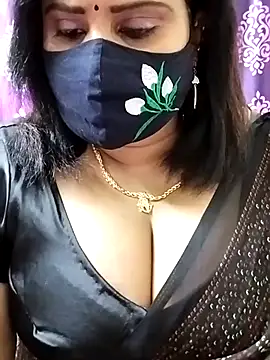 Snapshot of Queenflowerr chatting on September 2025 05:53:02 PM Queenflowerr online show from September 2025 05:53:02 PM