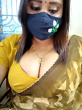 Snapshot of Queenflowerr chatting on April 2026 06:48:01 AM Queenflowerr online show from April 2026 06:48:01 AM