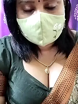 Snapshot of Queenflowerr chatting on October 2025 04:22:01 AM Queenflowerr online show from October 2025 04:22:01 AM