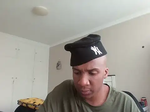 Snapshot of sydmanyoba chatting on October 2025 03:45:02 PM sydmanyoba online show from October 2025 03:45:02 PM