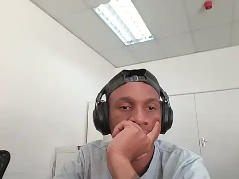 Snapshot of sydmanyoba chatting on September 2025 09:46:02 AM sydmanyoba online show from September 2025 09:46:02 AM