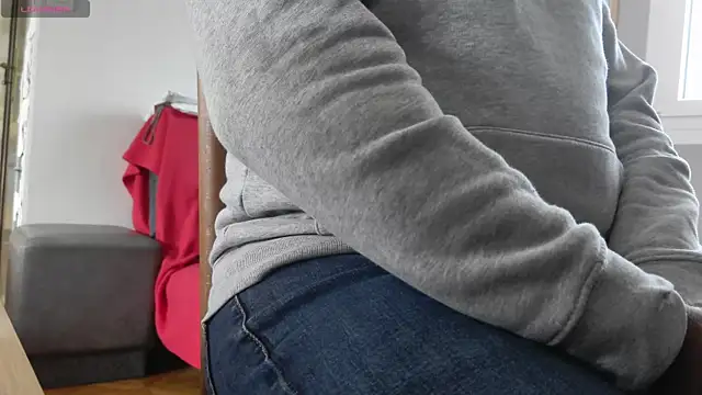 Snapshot of IndienTiger chatting on November 2025 11:47:02 AM IndienTiger online show from November 2025 11:47:02 AM