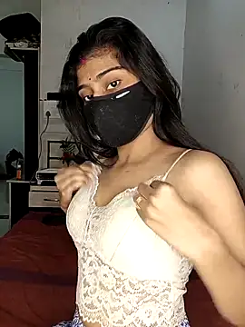 Love-N online show from November 2025 05:28:01 PM