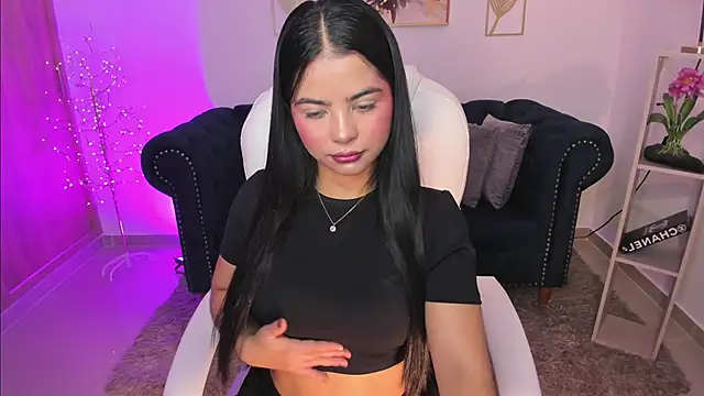 Snapshot of Layla_Breezee chatting on January 2026 12:30:01 PM Layla Breezee online show from January 2026 12:30:01 PM