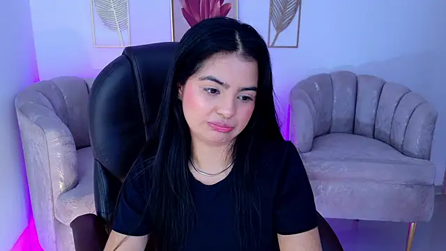 Layla Breezee online show from April 2026 05:30:01 PM