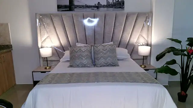 Layla Breezee online show from May 2026 12:00:01 PM