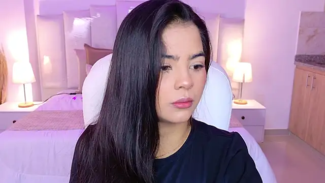 Layla Breezee online show from May 2026 09:40:02 AM