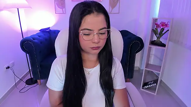 Layla Breezee online show from March 2026 11:49:02 AM