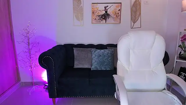 Snapshot of Layla_Breezee chatting on February 2026 12:54:02 PM Layla Breezee online show from February 2026 12:54:02 PM