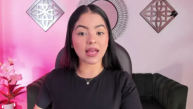 Snapshot of Layla_Breezee chatting on February 2026 12:44:02 PM Layla Breezee online show from February 2026 12:44:02 PM