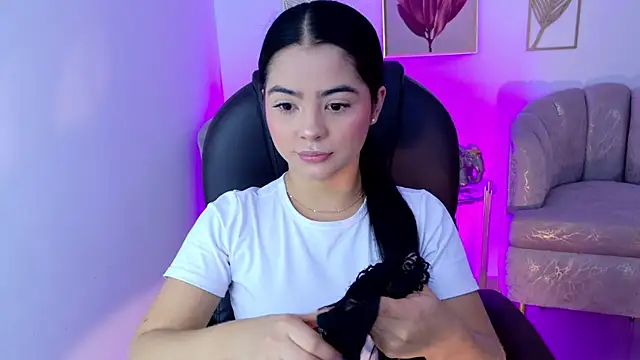 Layla Breezee online show from April 2026 11:29:02 AM