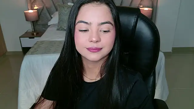Snapshot of Layla_Breezee chatting on June 2026 11:15:01 AM Layla Breezee online show from June 2026 11:15:01 AM