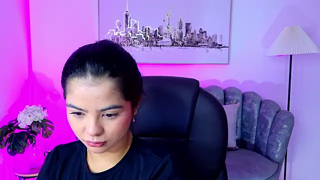 Layla Breezee online show from May 2026 11:25:01 AM
