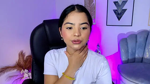 Layla Breezee online show from April 2026 11:06:02 AM