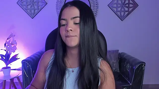 Layla Breezee online show from March 2026 09:33:02 AM