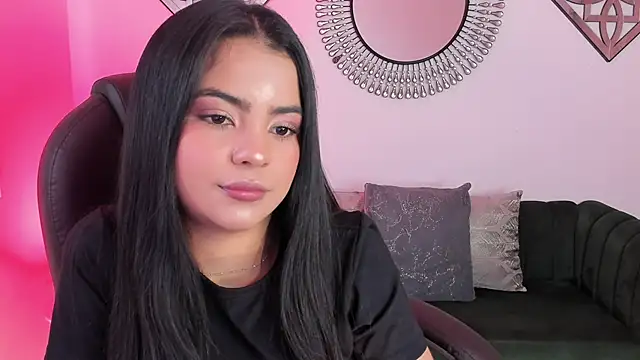 Snapshot of Layla_Breezee chatting on February 2026 12:47:02 PM Layla Breezee online show from February 2026 12:47:02 PM