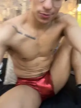 Snapshot of ApoloCruz chatting on December 2025 10:32:02 PM ApoloCruz online show from December 2025 10:32:02 PM