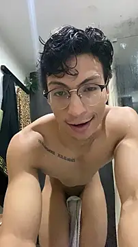 Snapshot of ApoloCruz chatting on November 2025 11:21:01 AM ApoloCruz online show from November 2025 11:21:01 AM