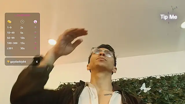 Snapshot of ApoloCruz chatting on October 2025 06:01:02 AM ApoloCruz online show from October 2025 06:01:02 AM