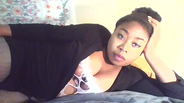Snapshot of angeliquebelcali chatting on October 2025 06:27:01 PM angeliquebelcali online show from October 2025 06:27:01 PM