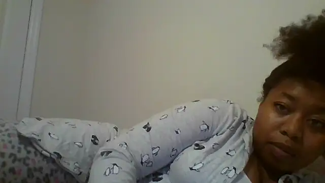 Snapshot of angeliquebelcali chatting on February 2025 12:20:01 AM angeliquebelcali online show from February 2025 12:20:01 AM