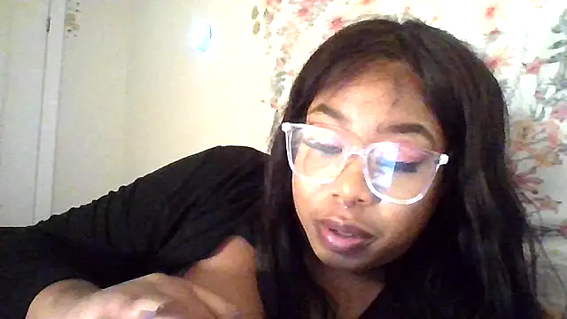 Snapshot of angeliquebelcali chatting on September 2025 08:08:01 AM angeliquebelcali online show from September 2025 08:08:01 AM