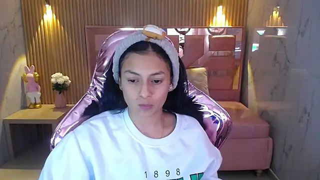 Snapshot of lilith_petit_sub chatting on March 2025 03:17:01 AM lilith petit sub online show from March 2025 03:17:01 AM