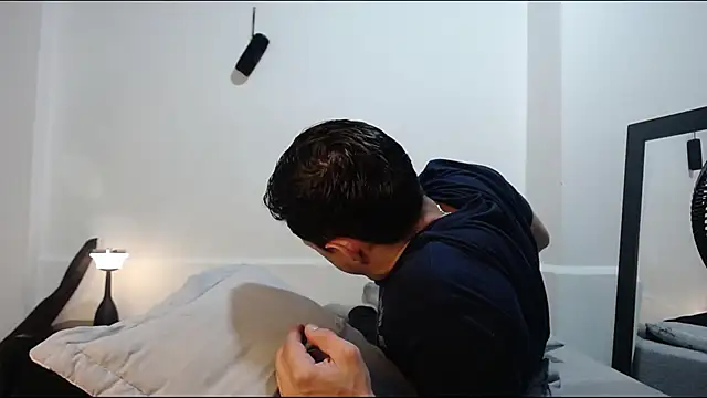Frank Millers online show from April 2026 01:43:01 AM