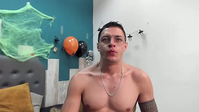 Frank Millers online show from November 2025 06:44:01 PM