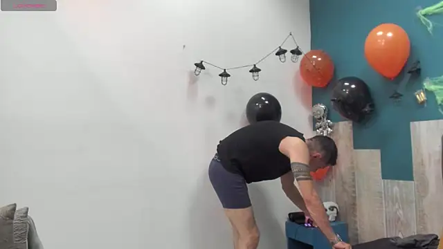 Frank Millers online show from October 2025 07:46:02 PM