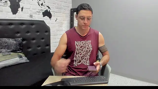 Frank Millers online show from November 2025 08:36:02 PM