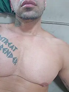 Snapshot of badbrown chatting on December 2025 08:04:02 PM badbrown online show from December 2025 08:04:02 PM