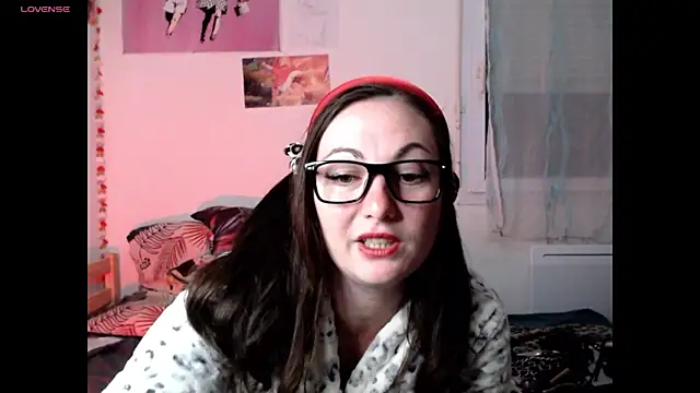 AdorahB3ll3 online show from April 2026 07:04:02 PM