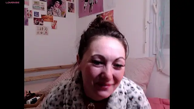 Snapshot of AdorahB3ll3 chatting on October 2025 07:03:02 PM AdorahB3ll3 online show from October 2025 07:03:02 PM