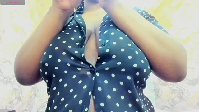 nefertiti ebony online show from December 2025 07:10:01 AM