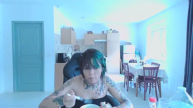 Snapshot of serena__vedette chatting on January 2025 12:05:02 PM serena vedette online show from January 2025 12:05:02 PM