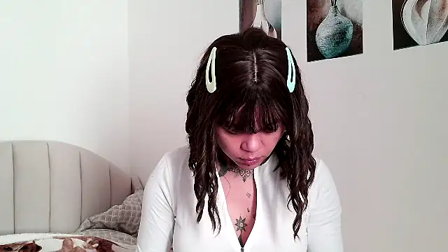 Snapshot of serena__vedette chatting on May 2026 07:59:01 AM serena vedette online show from May 2026 07:59:01 AM