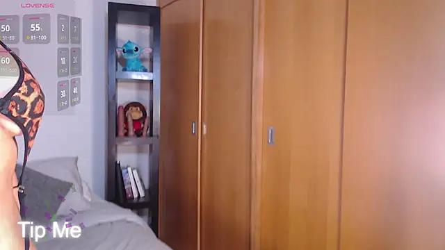 Snapshot of issa--love chatting on October 2025 09:09:01 AM issa--love online show from October 2025 09:09:01 AM