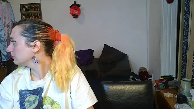 Evelan420 online show from November 2025 08:47:01 PM