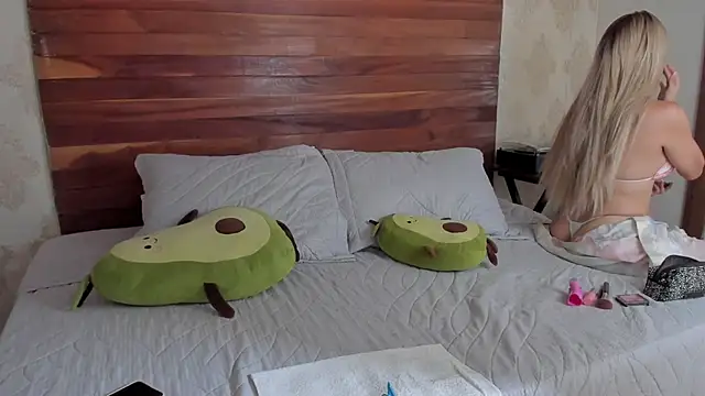 Melina Cooper  online show from March 2025 03:06:01 PM