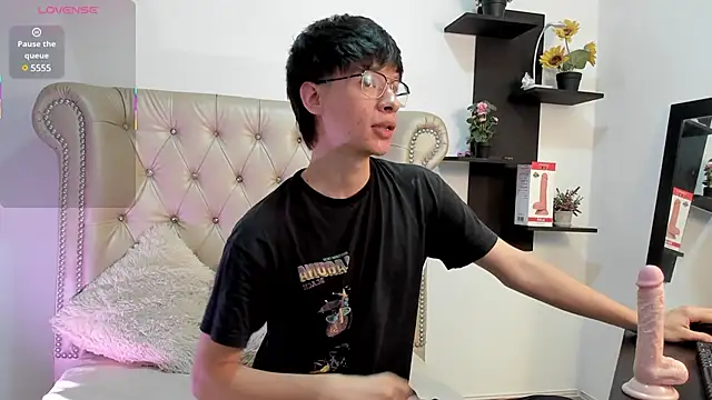 OliverWhite18 online show from January 2025 12:24:01 PM