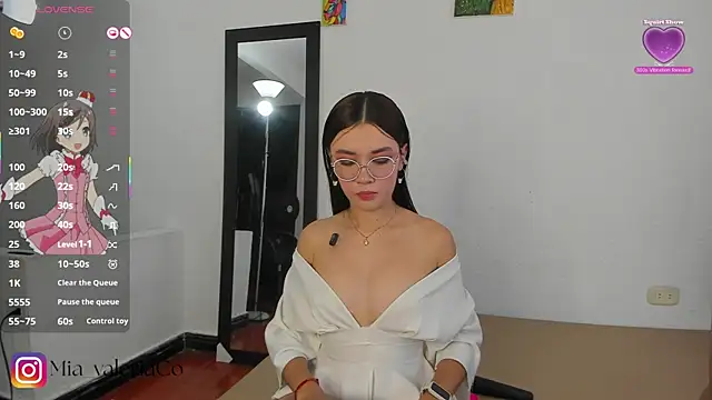 Snapshot of MarioandMia chatting on November 2025 08:34:01 PM MarioandMia online show from November 2025 08:34:01 PM