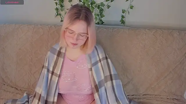 Manic pixie  online show from September 2025 02:02:01 PM