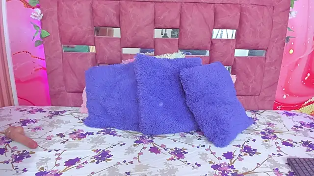 scarlett  evans  online show from December 2025 06:14:02 PM